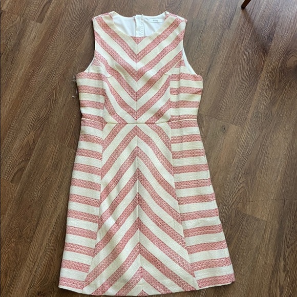 Esley Dresses & Skirts - Chevron sleeveless dress
